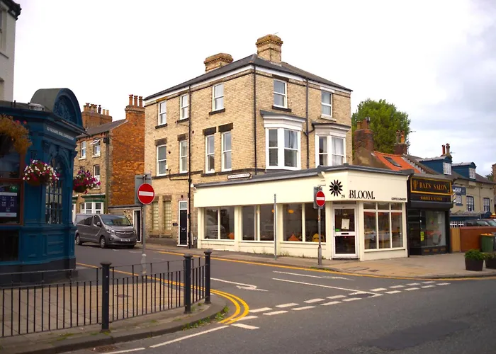 Host & - Sanderling Chase