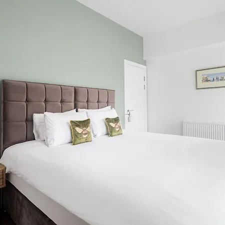 Daire Host & - Sanderling Chase *