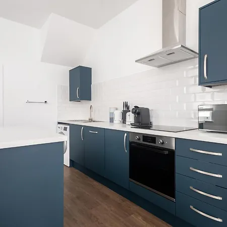 Host & - Sanderling Chase Daire *