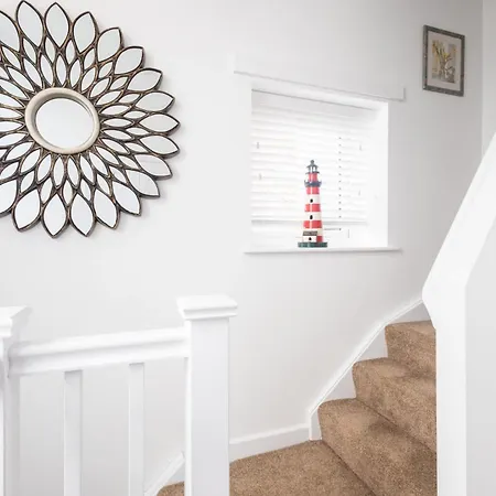 Host & - Sanderling Chase سكرابورو