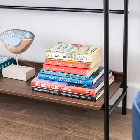 Host & - Sanderling Chase Daire *